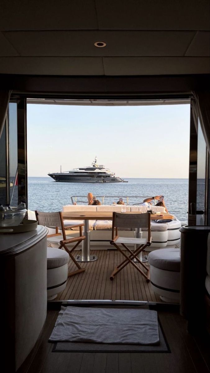 Private yacht — Burgensis Concierge